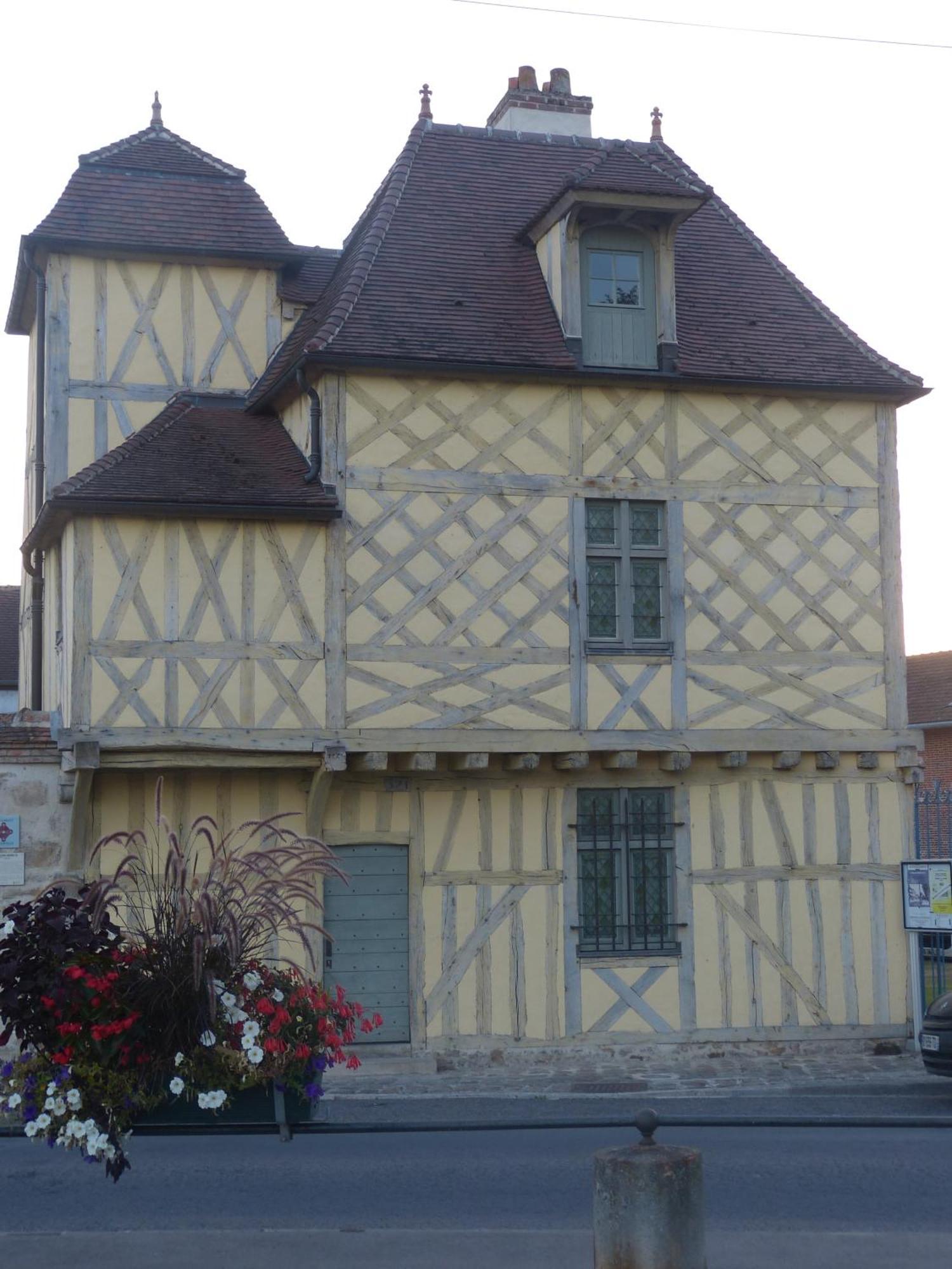 Hôtel Saint Laurent Nogent-sur-Seine Exterior foto